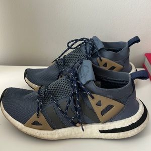 Adidas Arkyn Athletic Sneaker / Tennis Shoe Size 6